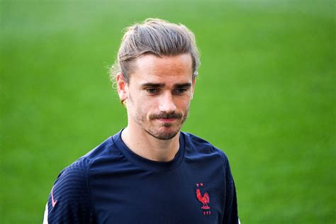 Barcelona Offer Out Antoine Griezmann While The Player Looks To