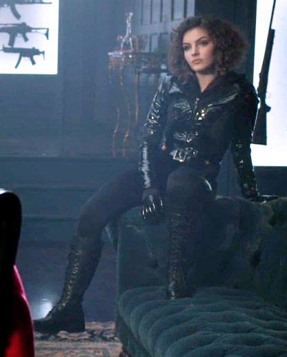 Pin By Viktor Aquino On Catwoman Selina Kyle Gotham Camren Bicondova