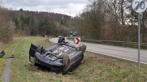 Skoda überschlägt sich bei Sinsheim Fahrerin 20 im Krankenhaus