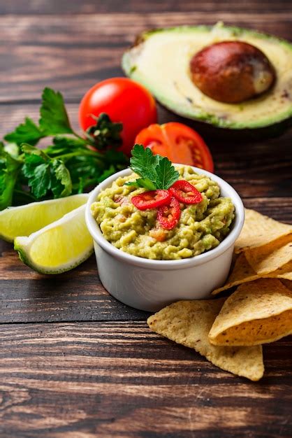 Premium Photo Avocado Sauce Guacamole With Corn Chips Nachos