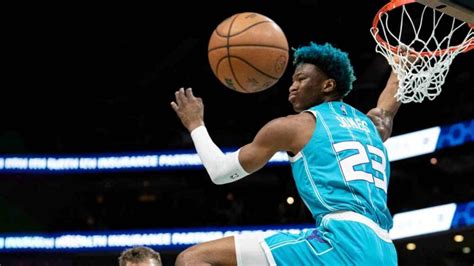 Watch Kai Jones Wild Reverse Dunk Makes Hornets Announcer Go Crazy