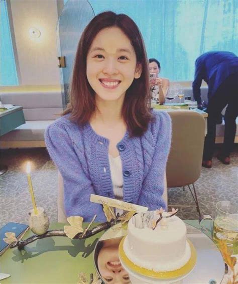 Hot girl trà sữa vô tình để lộ ảnh mặt mộc khiến netizen cảm thán