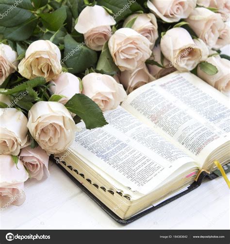 Beautiful Roses Bible Wooden Background — Stock Photo © PPVector #184383642