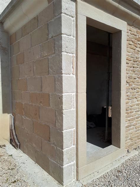 Encadrement béton monobloc pour porte fenêtre et porte dentrée ciselé