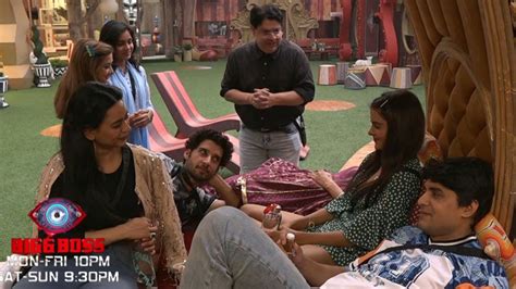 Bigg Boss Live Ankit Priyanka Ladai Krke Lenge Apni Captaincy