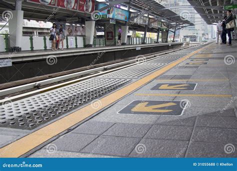 曼谷，泰国 9月16日：9月的纳纳bts Skytrain驻地 编辑类库存照片 图片 包括有 轰隆的 泰国 31055688