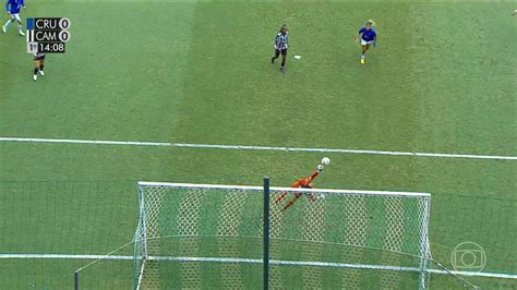 Vídeo: Aos 13 min do 1º tempo - Maii Maii manda um chutaço para o gol ...