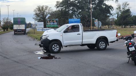 Choque Entre Camioneta Y Cami N En La Rotonda Per N De General Pico