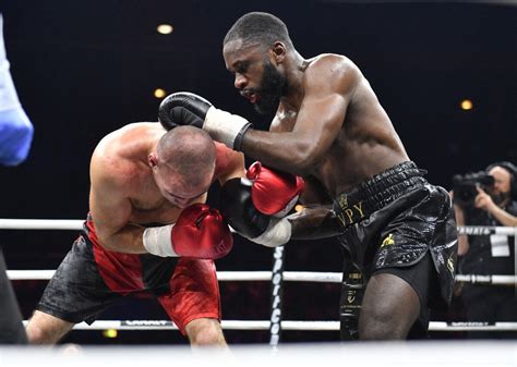 Photo Le français Victor Yoka frère de Tony remporte son combat