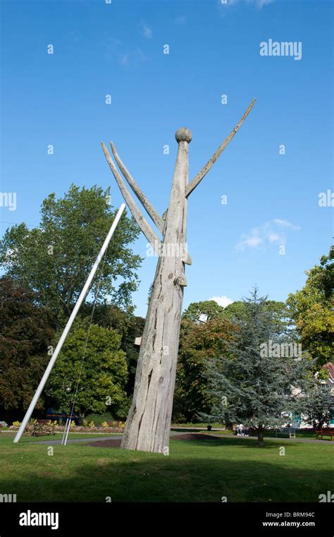 Sculpture tree trunk hi-res stock photography and images - Alamy