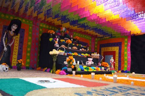 Cuál es la diferencia entre altar y ofrenda de Día de Muertos