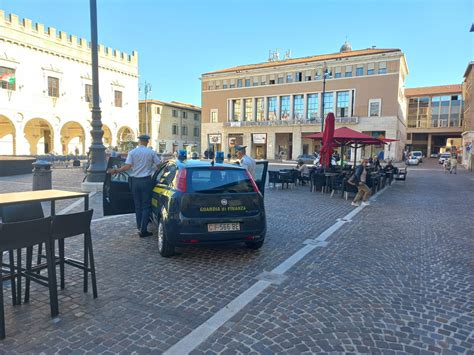 Pesaro Inchiesta Affidi Blitz Di Polizia E Finanza In Comune Spunta