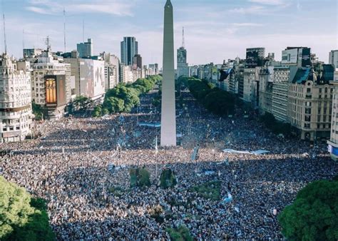 Una multitud agradeció en las calles a la selección argentina por el