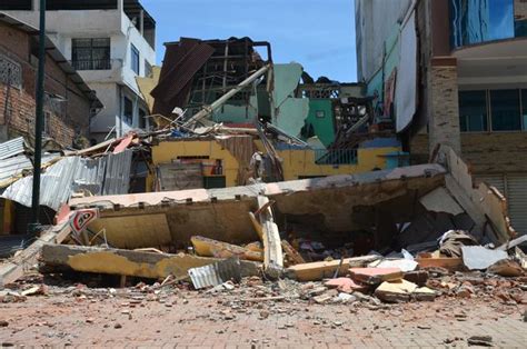 Terremoto en Ecuador las primeras imágenes de la destrucción que deja