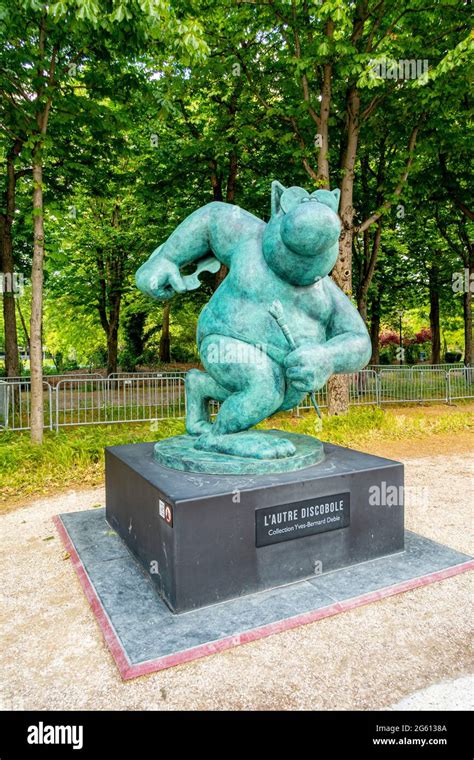 Le champs elysees Fotos und Bildmaterial in hoher Auflösung Alamy