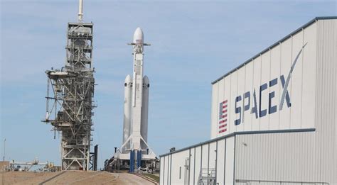 Watch Spacexs Falcon Heavy Launch Right Here Slashgear