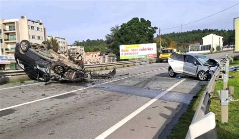 Colis O Entre Dois Carros Deixa Mulher Ferida Gravidade Em Santa