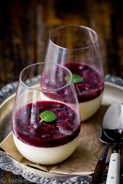 Vanilla Panna Cotta With Mixed Berry Compote Ichigo Shortcake