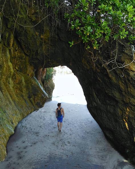 Jelajah Wisata Sukabumi Temukan Keindahan Alam Di Pantai Cicaladi Dan