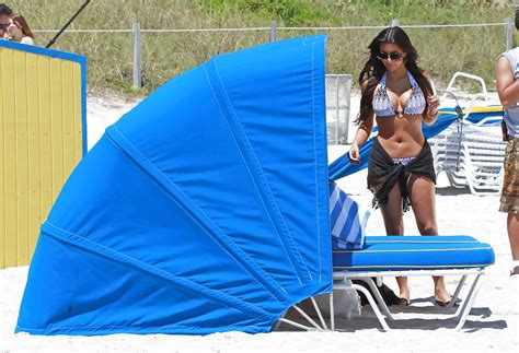 Kim Kardashian In Bikini At The Beach In Miami Porn Pictures Xxx Photos Sex Images 140624