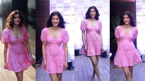 Shanaya Kapoor Ravishing Entry In Cute Pink Dress At Launch Of Madame