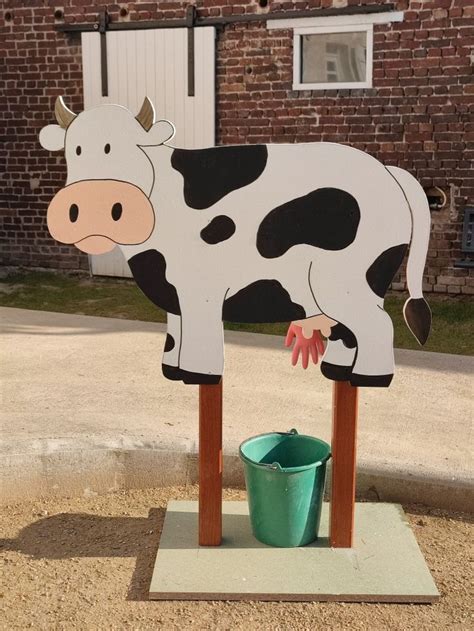 Vache A Traire En Activit Manuelle Animaux De La Ferme D Cor