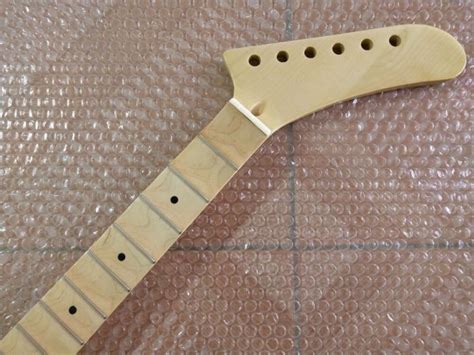 Banana Headstock Full Scalloped Guitar Neck 22 Fret Maple St Style Maple Fingerboard Gloss