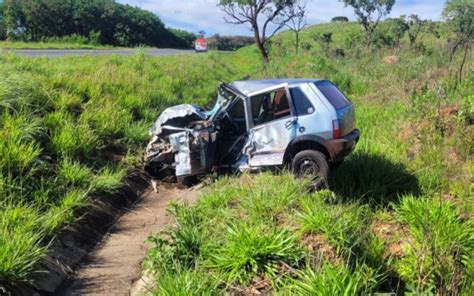 Motorista de 19 anos morre em batida frontal caminhão Romeu e