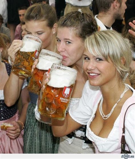 Girls-Drinking-Beer-at-Oktoberfest (Girls-Drinking-Beer-at-Oktoberfest ...