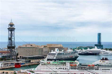 Vista Aerea Dei Terminali Portuali Di Crociera Di Barcellona Con Navi