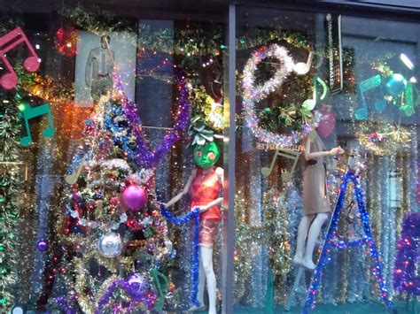 Heulwen Loves...: Christmas Window Display - Harvey Nichols