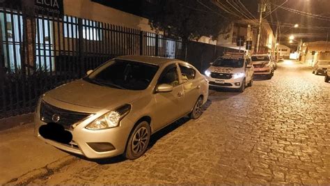 Homem é Preso E Adolescente é Apreendido Por Roubo A Veículo E