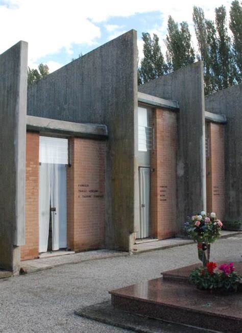 Argenta Ladri Al Cimitero I Tetti Di Nove Cappelle Smantellati Per Il