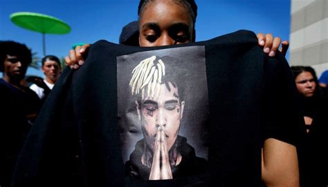 Photos Tears And Tributes At Xxxtentacions Memorial Set To Release