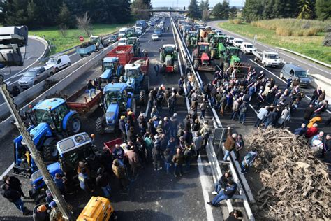 French farmers aim to put Paris ‘under siege’ in tractor protest