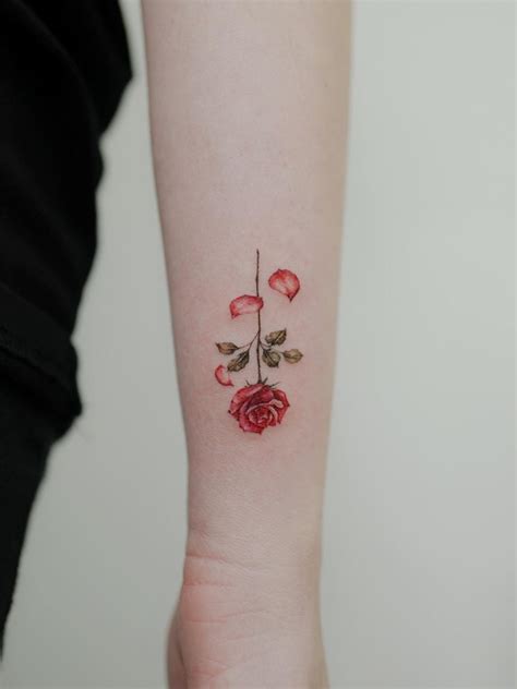35 Falling Rose Petals Tattoo Meaning Malenavidur