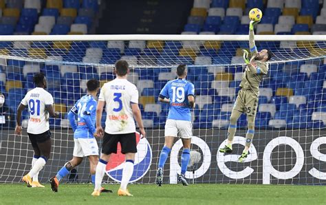 Napoli Atalanta Finisce Senza Gol Tutto Rinviato Alla Sfida Di Ritorno