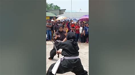 Atraksi Tarung Senjata Oleh Srikandi Pencak Silat Kuntau Hutri78