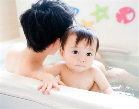 子どもとのバスタイム。ママが1秒でも長くお湯に浸かるためのアイテム紹介。