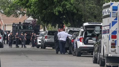 Man In Custody After Police Standoff In East Farmingdale Home Newsday