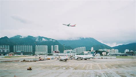 香港机管局：禁止任何人非法地、有意图地故意干扰香港国际机场正常使用界面新闻