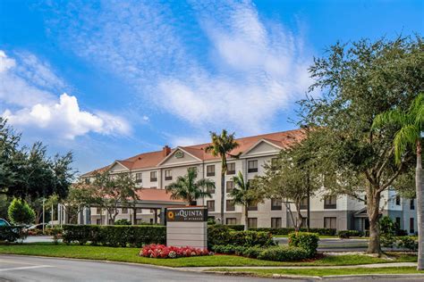 La Quinta Bonita Springs: Your Oasis Awaits