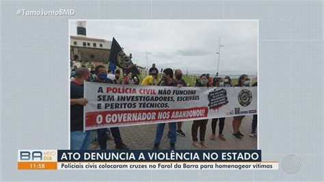 Policiais Civis Protestam E Colocam Cruzes No Farol Da Barra Em