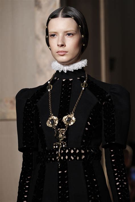 Valentino Fall Couture Fashion Show Details Vogue Moda Moda