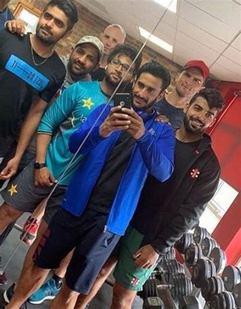 Pin Di Sana Samreen Su Pakistan Cricket Team