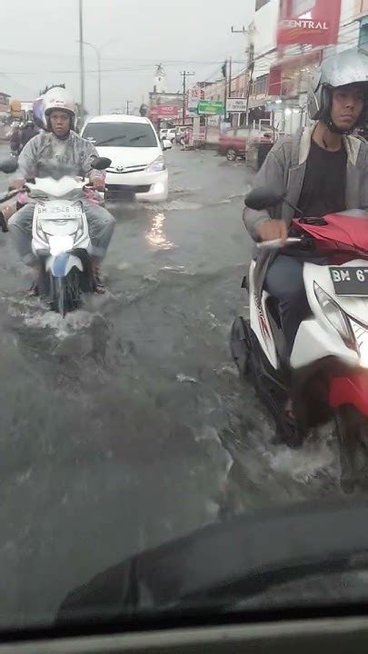 Banjir Di Pekanbaru Jalan Sudirman Jadi Sungai Setiap Hujan Turun Youtube