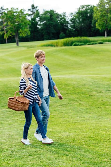 Is Mini Golf a Good First Date Idea? Top 5 Reasons It Actually Is!