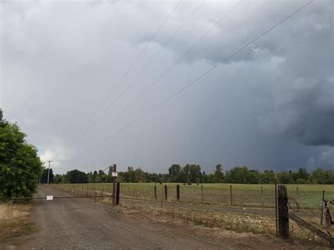 A thunderstorm brewing over Salem, Oregon : r/weather