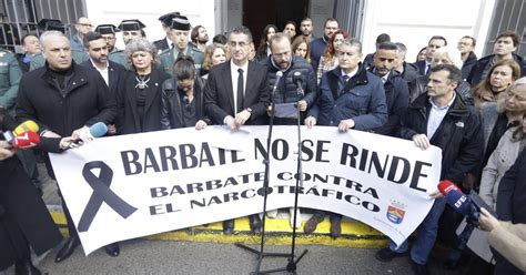 Multitudinaria concentración en Barbate tras la muerte de los dos