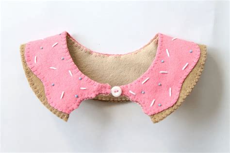 DIY Felt Doughnut Collar Tutorial